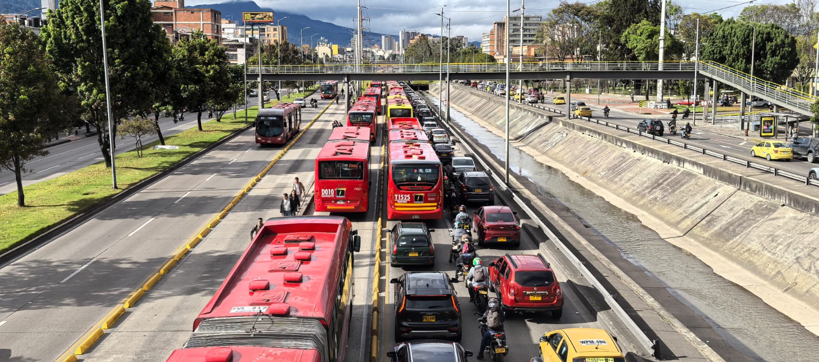 Caos en la Movilidad en Bagutá Después de Que Un Bus del Transmilenio Se Quedara Varado
