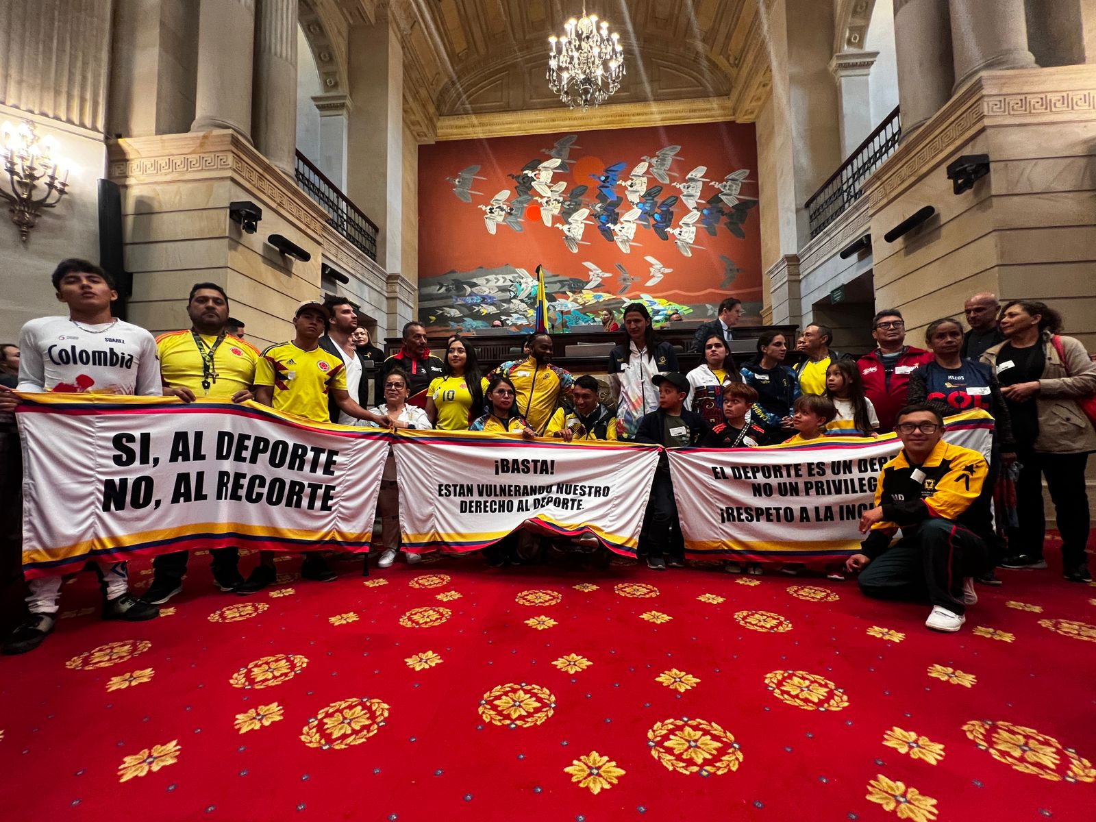 Deportistas protestan en el Congreso