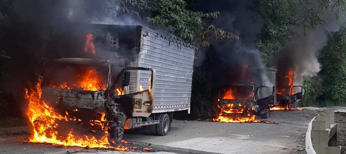 Vehículos quemados en chocó