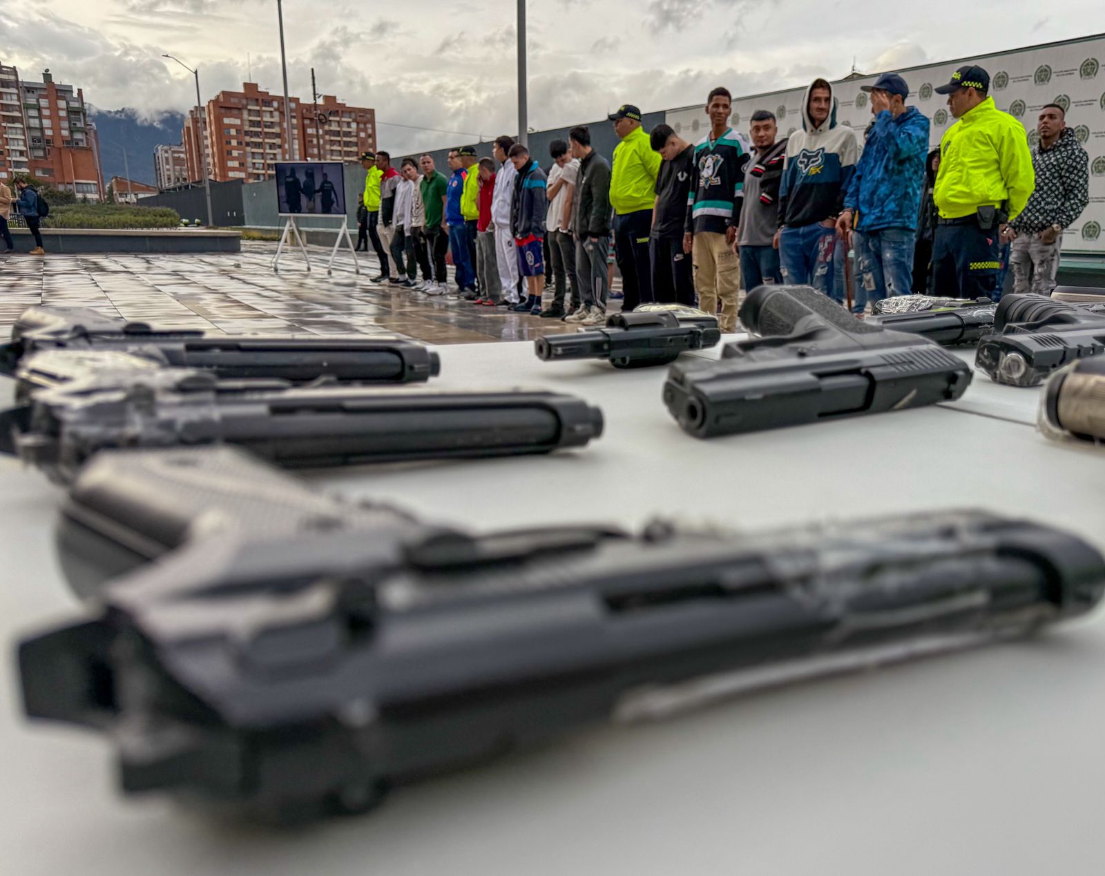 En lo corrido de 2025, han sido incautadas 279 armas de fuego y más de 129.000 armas blancas en Bogotá.