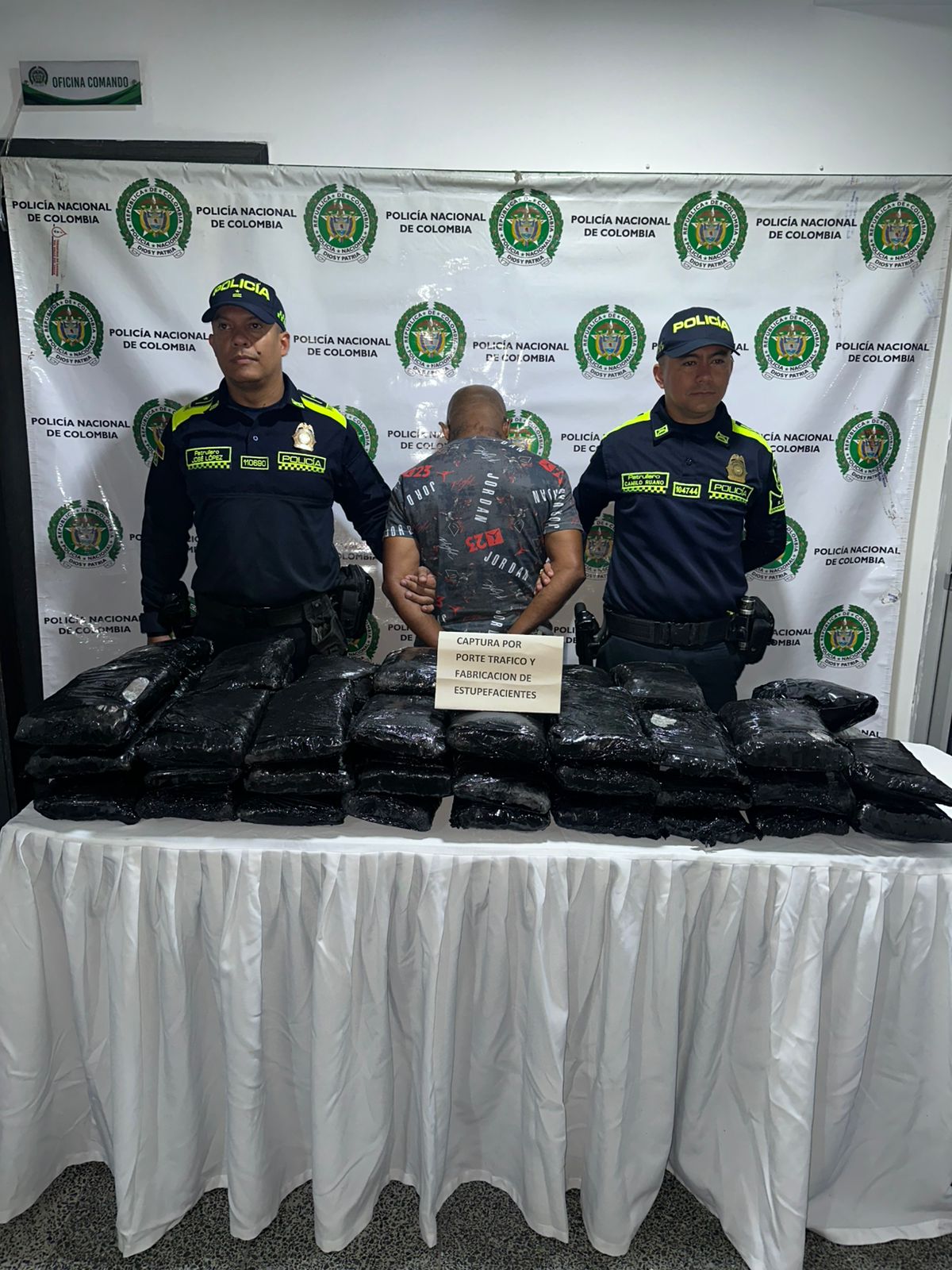 El adulto alcalde con 48 kilos de drogas en la terminal de cali.