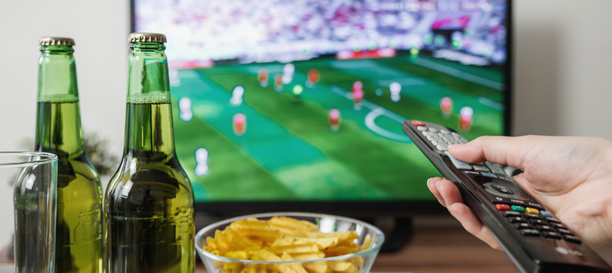 Cinco recomendaciones para aprovechar televisores de pantalla grande durante la temporada de fútbol
