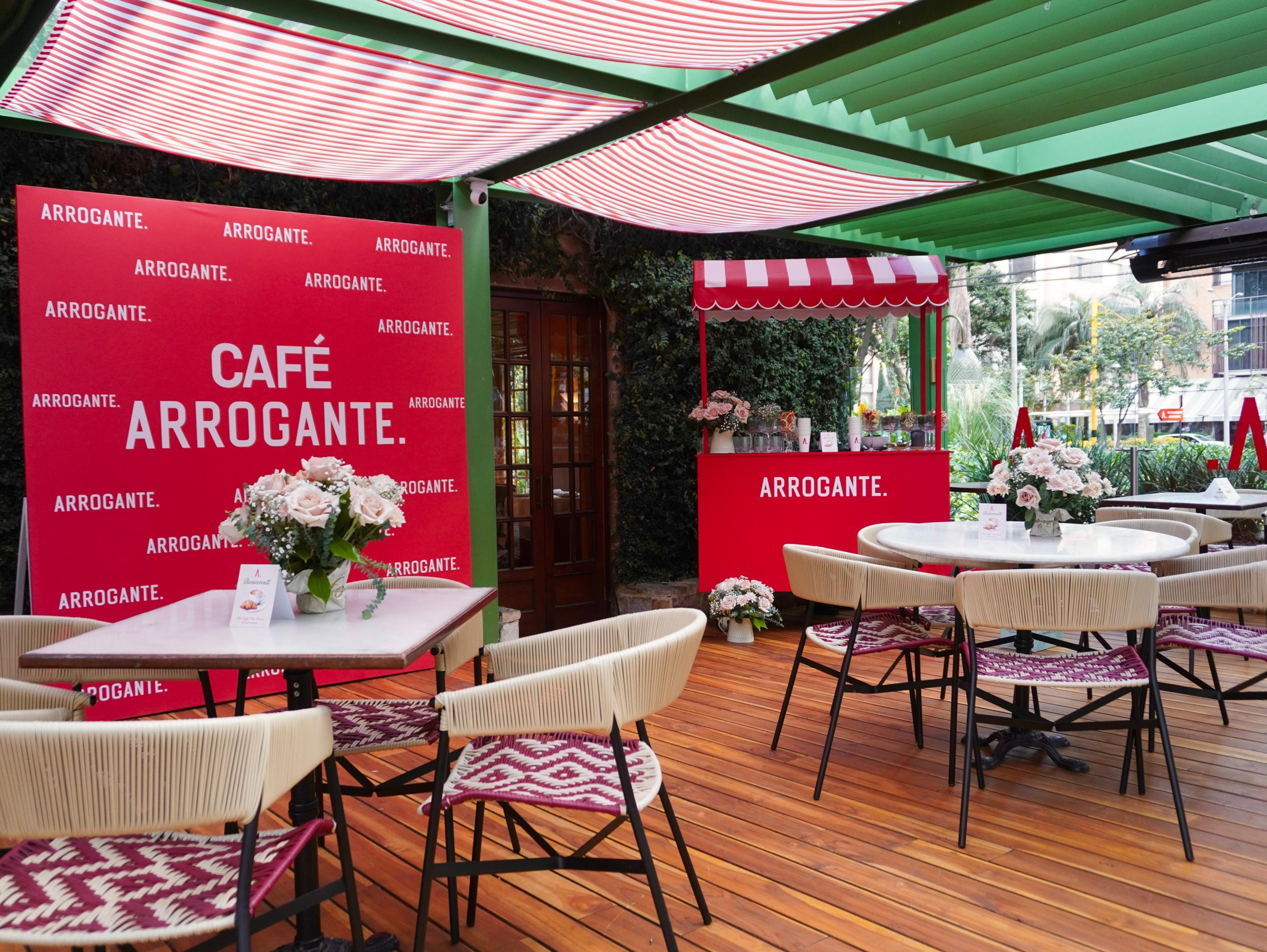 Arrogante, desayuno.