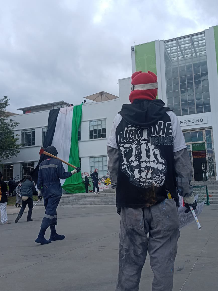 Encapuchados en la universidad nacional