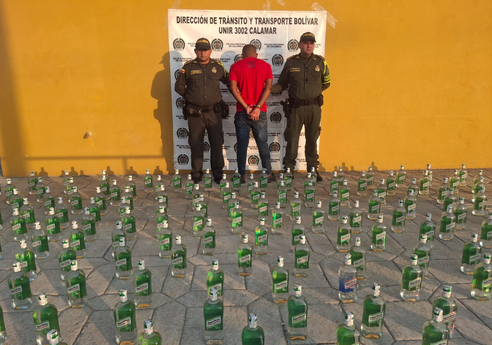 Incautan Licor de Contrabando en Bolívar.