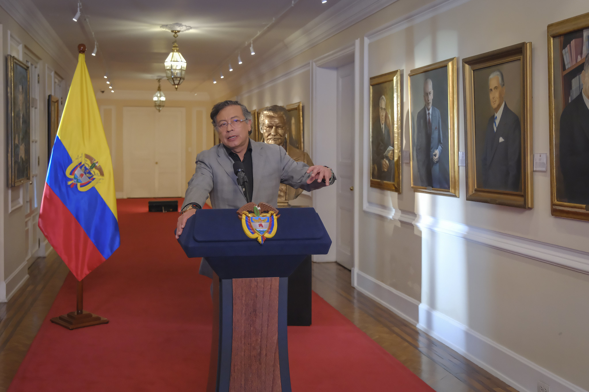 testigo lo acusa de gestionar asilo para acusado por un millón de dólares