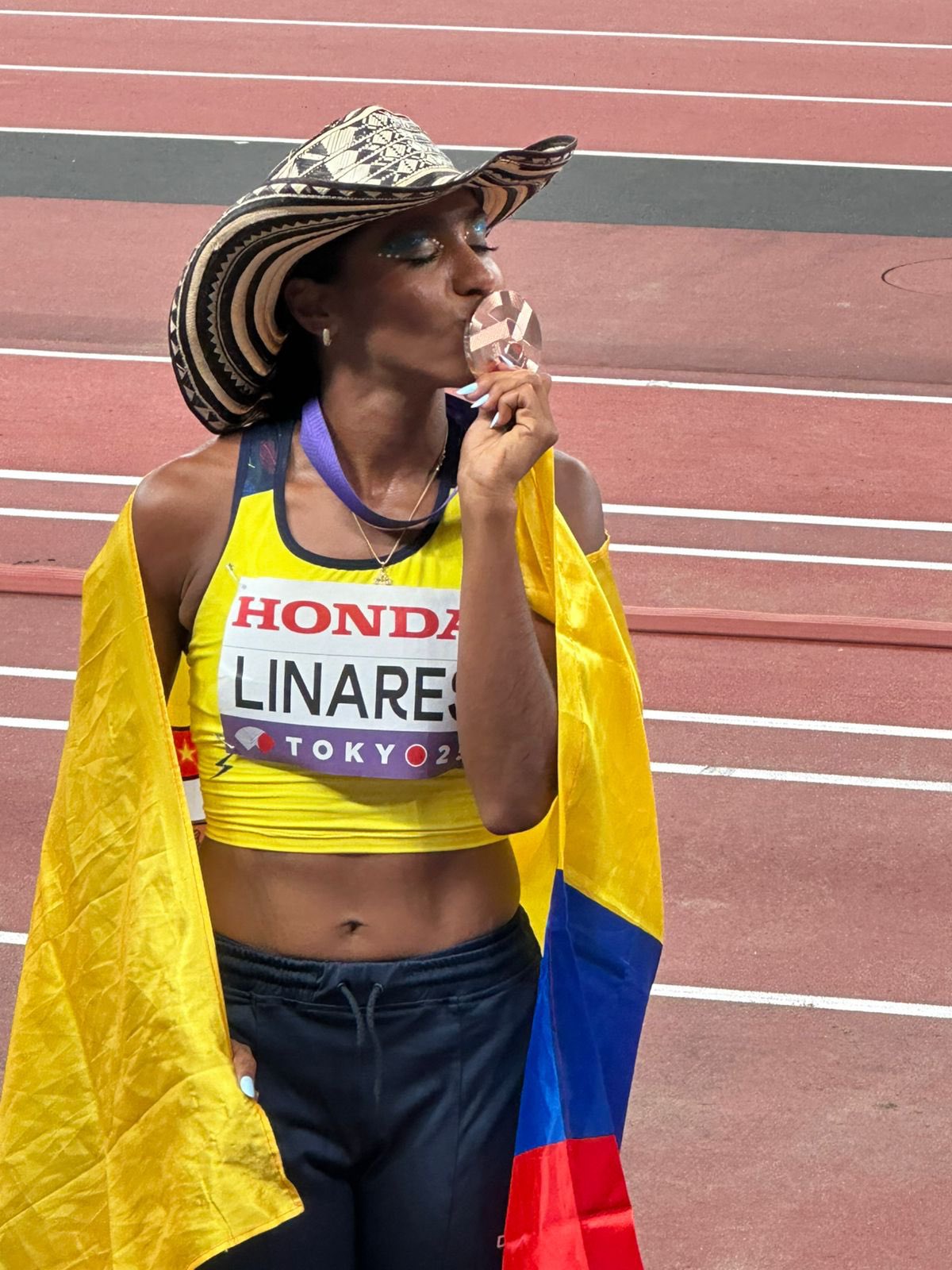Natalia Linares, bronce en el Mundial de atletismo de Tokio
