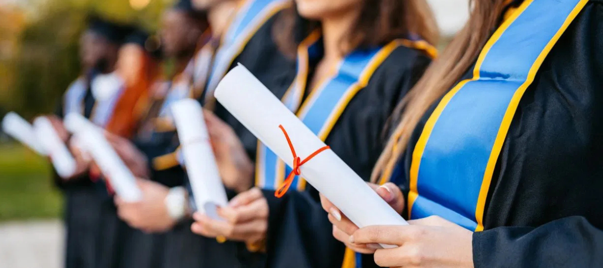 Diplomas falsos