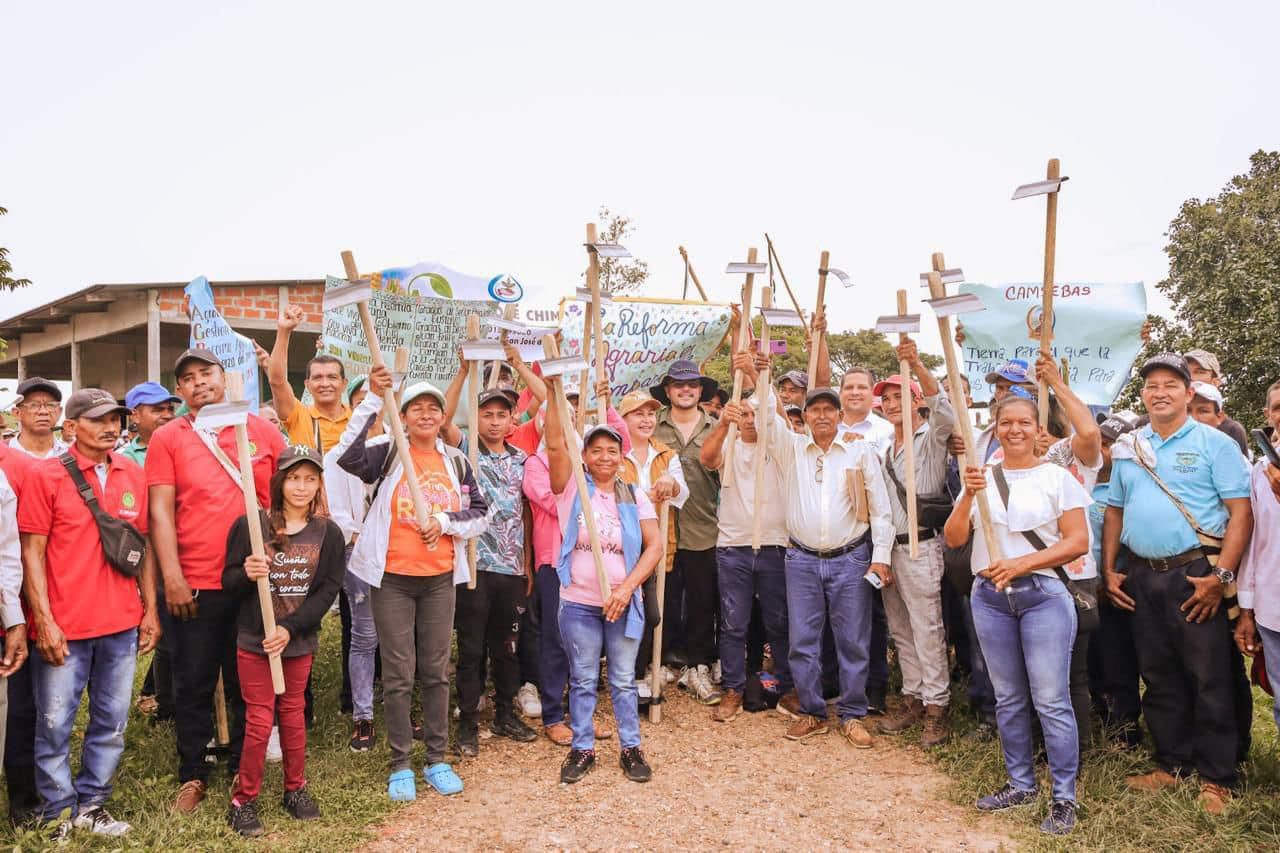 Tierra para Loss Campesinos Colombianos