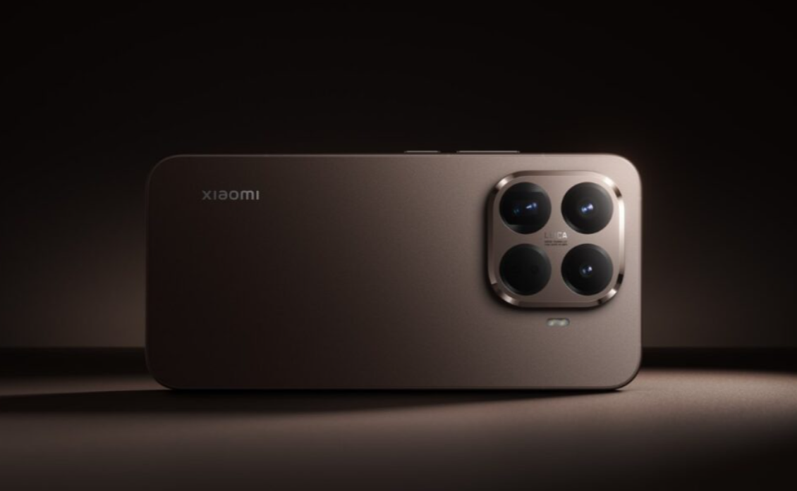 Xiaomi 15t Pro încorporează o cameră principală, un unghi ultra larg și o cameră de telefoto 5x Pro.