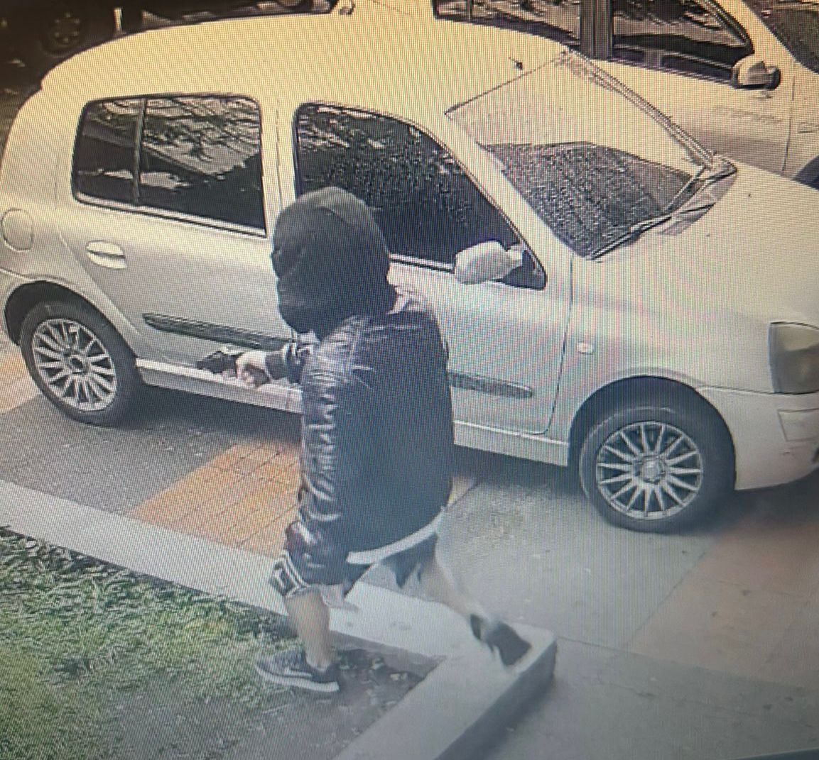 Las Cámaras de Seguridad Identifican Al Presunto Agresor.