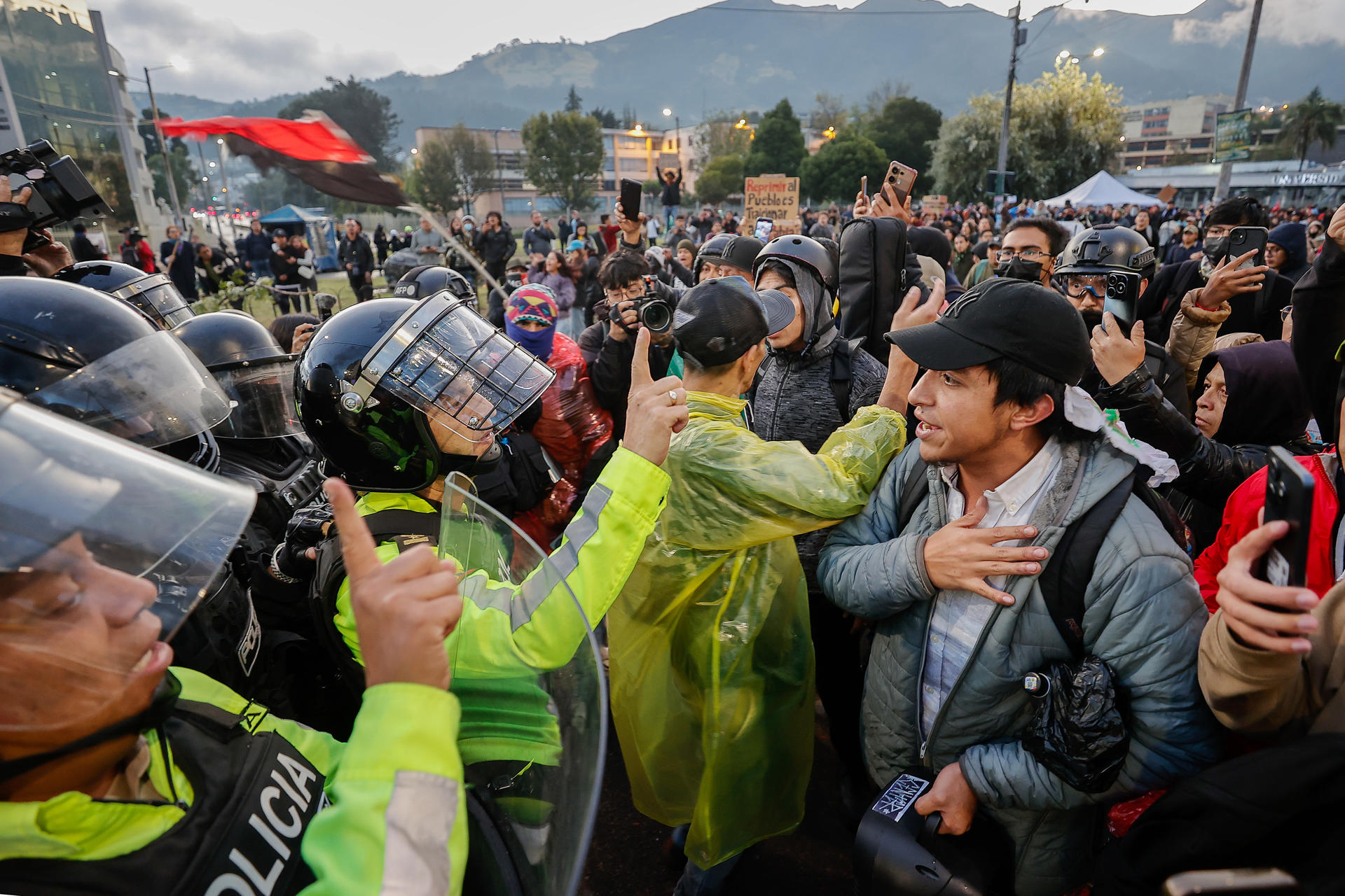 ¿Qué hay detrás del plan de reformar la Constitucion de Ecuador que impulsa Daniel Noboa? Riesgo de reelección indefinida, entre las advertencias