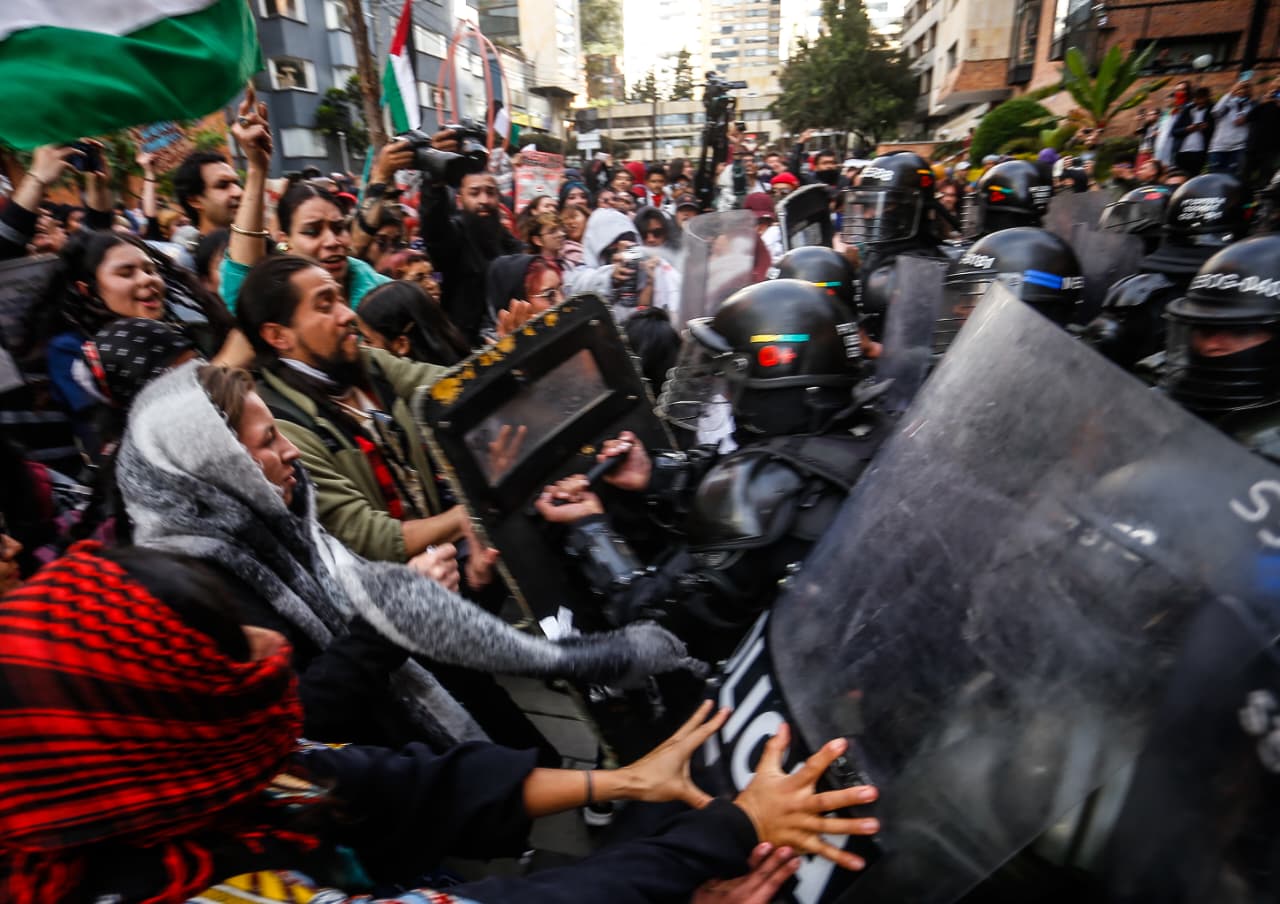 Manifestaciones Frente A Sede de la Andi.