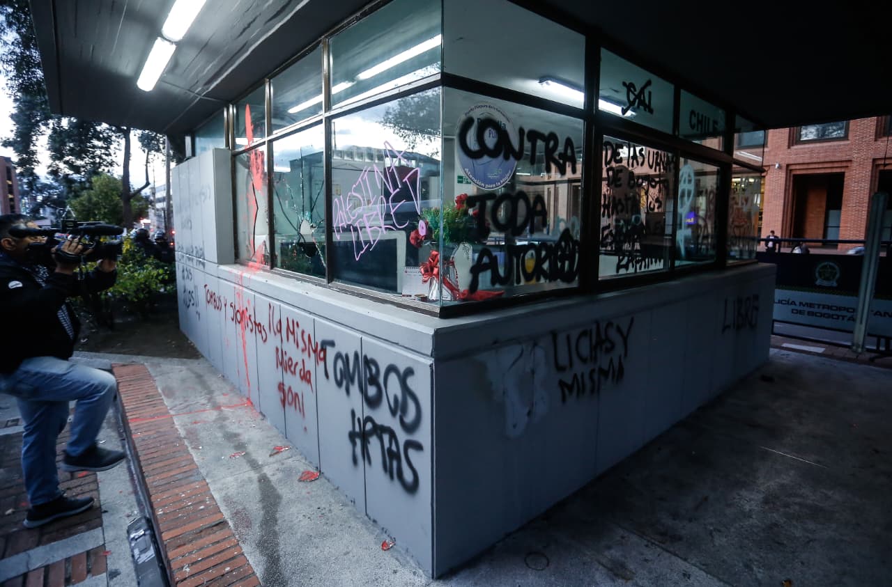 Cai fue vandalizado en bogotá en medio de protestas propalestina