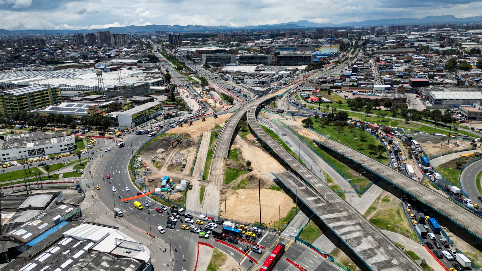 Puentes de la calle 13 con carrera 50 y avenida Las Américas