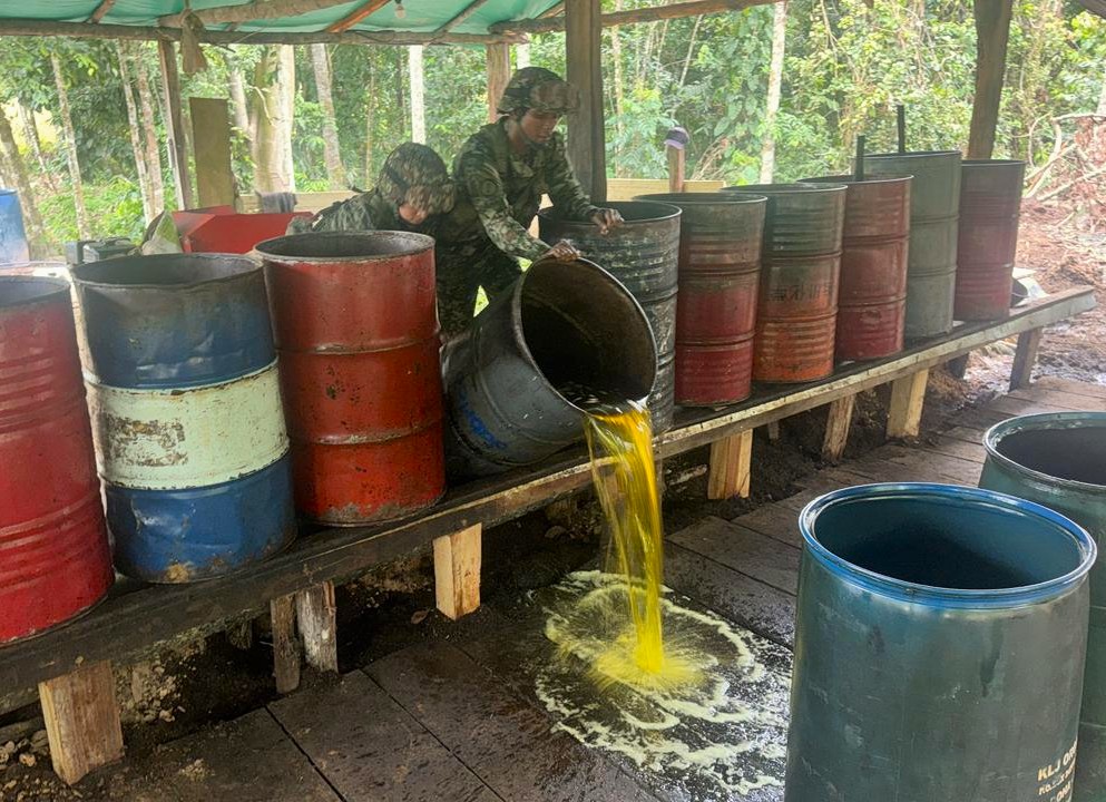 Yıkılan laboratuvarlardan biri.