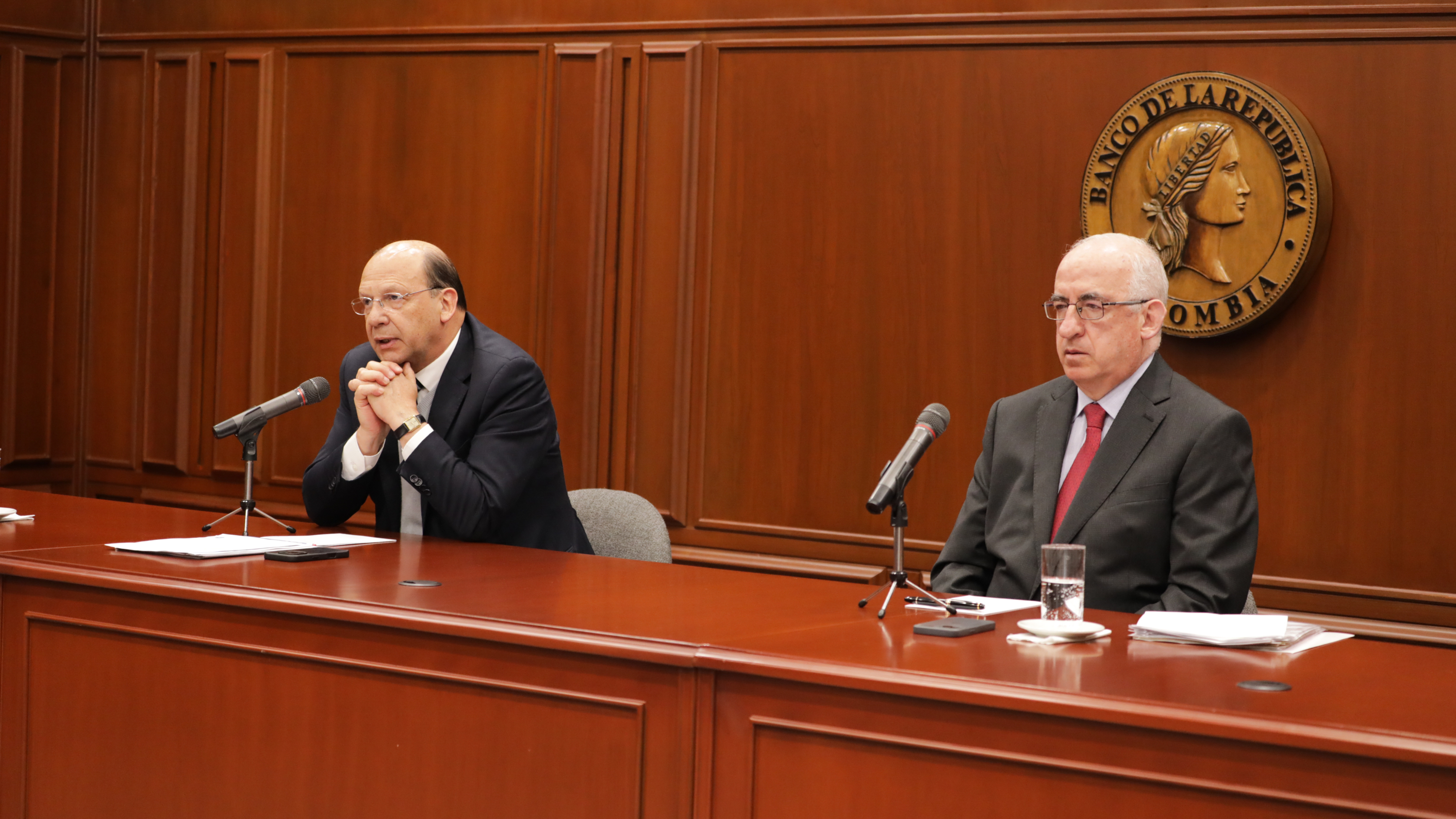 Ministro de Hacienda, Germán Ávila, y el gerente del Banco de la República, Leonardo Villar.