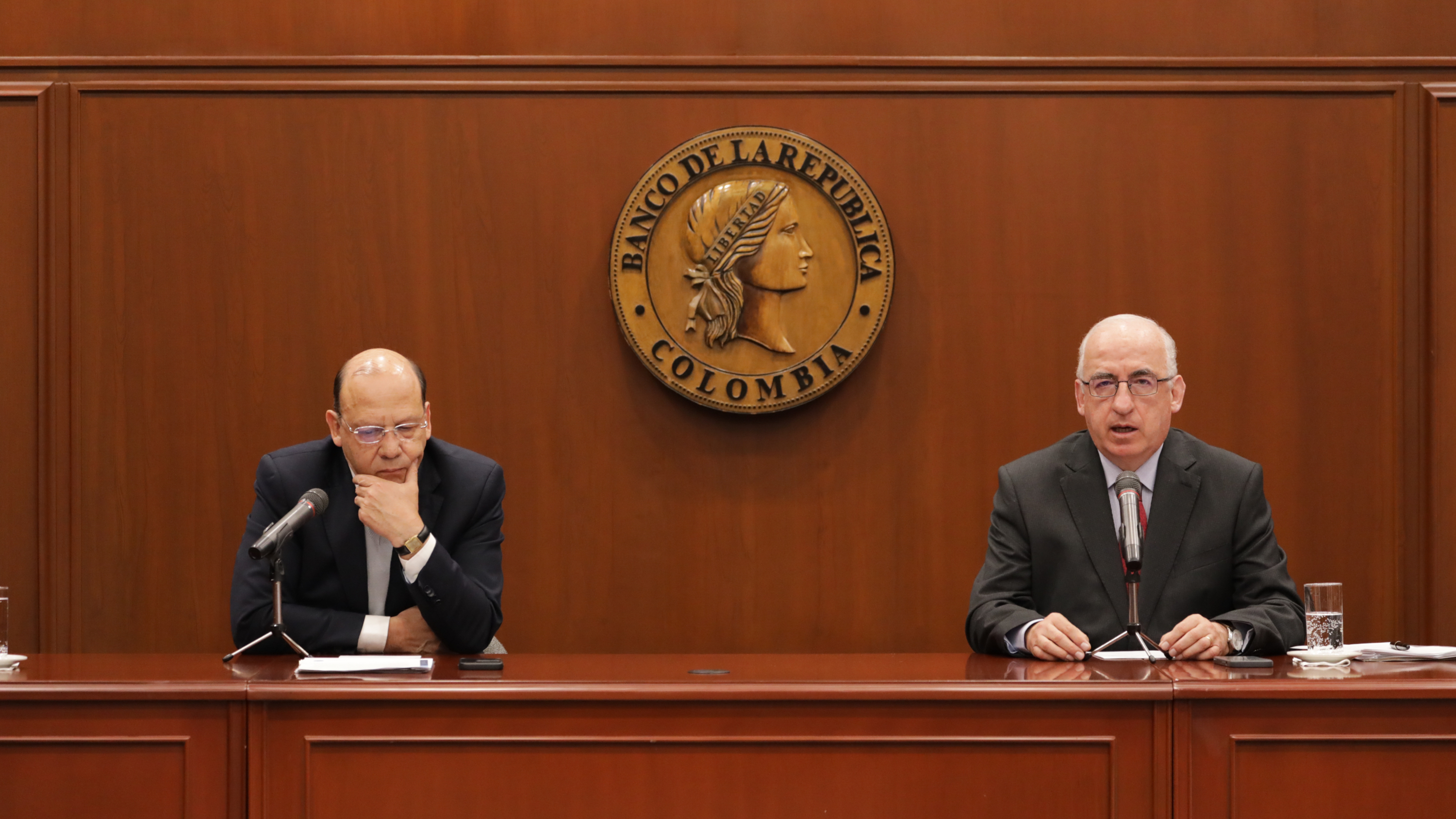 Ministro de Hacienda, Germán Ávila, y el gerente del Banco de la República, Leonardo Villar.
