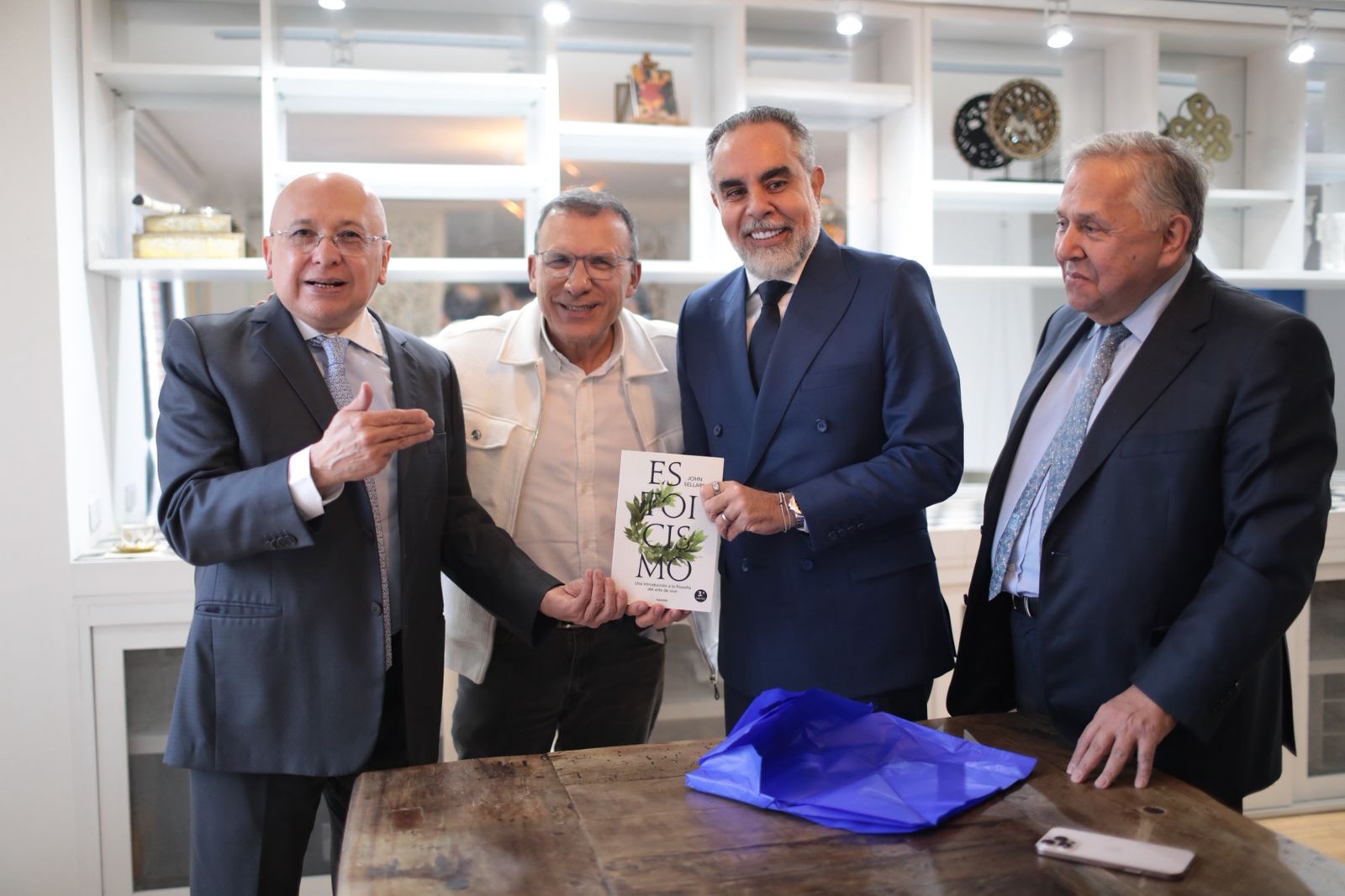 La Reunión Entre Los Ministros se realizó en el Norte de Bogotá, en Compañía de Roy Barreras y El Exmagistr Julio César Ortiz.