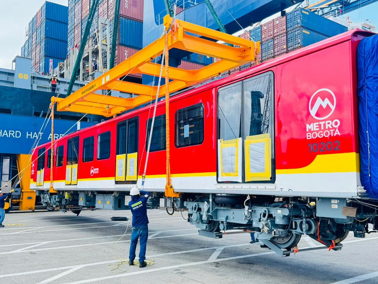 Cartagena limanında Bogotá Metro ikinci tren arabası.
