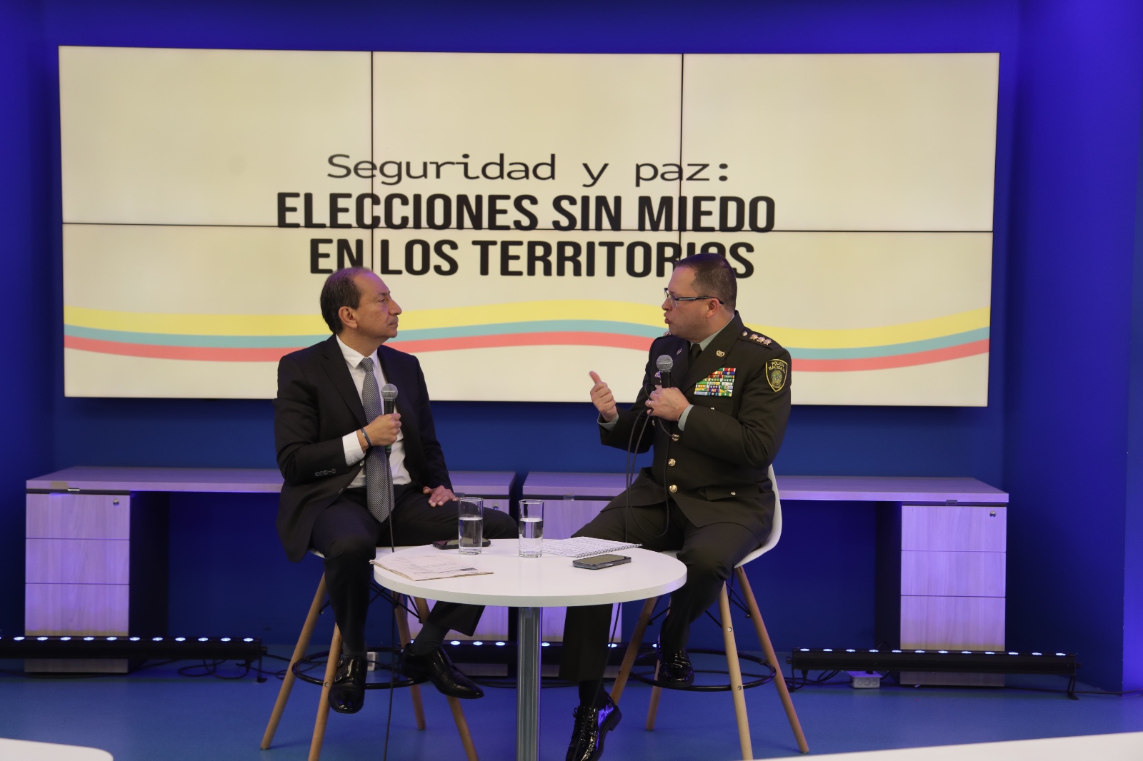 El General Carlos Triana, Director de la Policía, Estuvo en Un panel de la Maratón Paz Electoral.