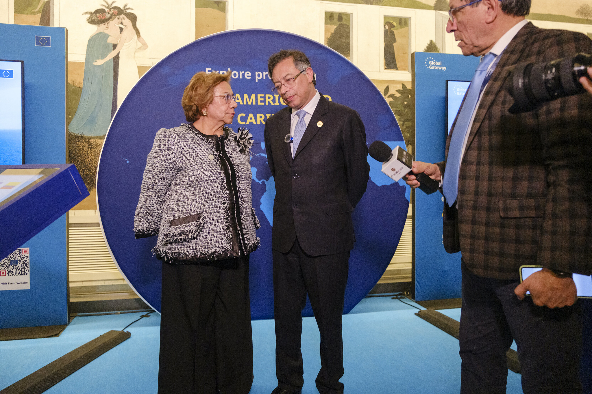 El presidente Gustavo Petro y la canciller, Rosa Villavicencio.