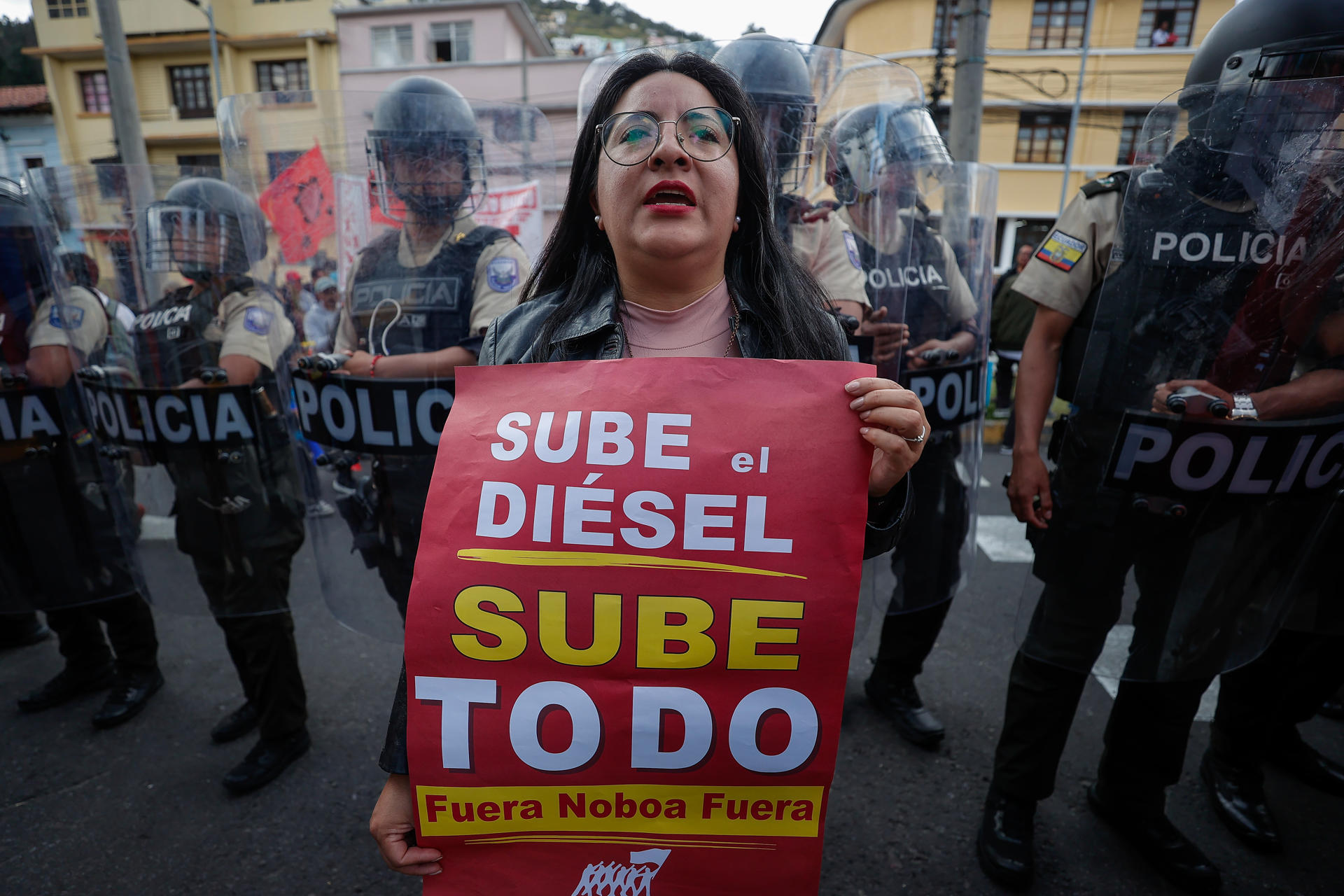 Partidos políticos que sostenían a la presidenta Dina Boluarte en Perú anuncian el respaldo a moción de vacancia para removerla del cargo Partidos políticos que sostenían a la presidenta Dina Boluarte en Perú anuncian el respaldo a moción de vacancia para removerla del cargo
