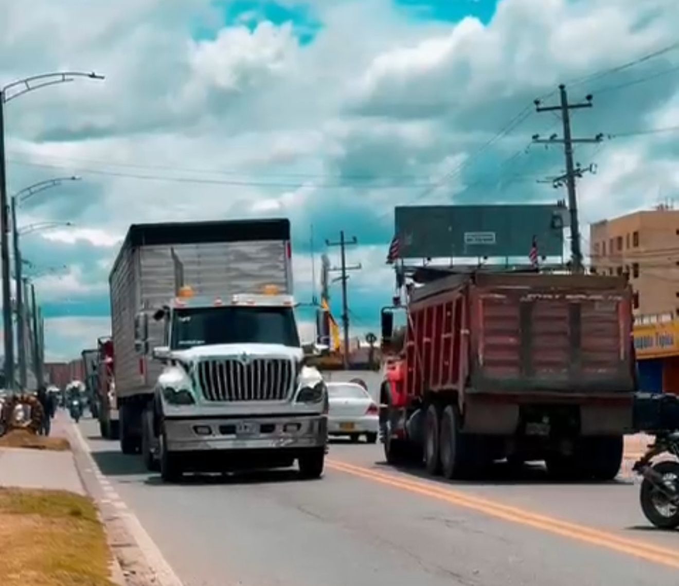 La Avenida Pradilla, uno de los principales corredores viales del municipio, seguirá habilitada temporalmente para vehículos de carga.