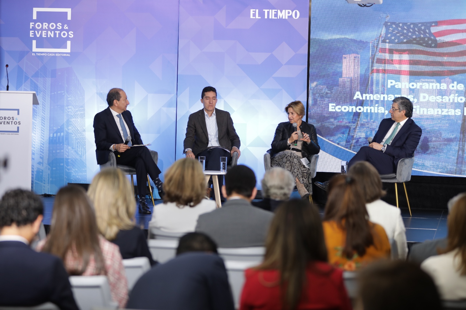 Uno de los paneles del foro Colombia navegando hacia su puerto de destino en la coyuntura global de la Era Trump de los paneles del
