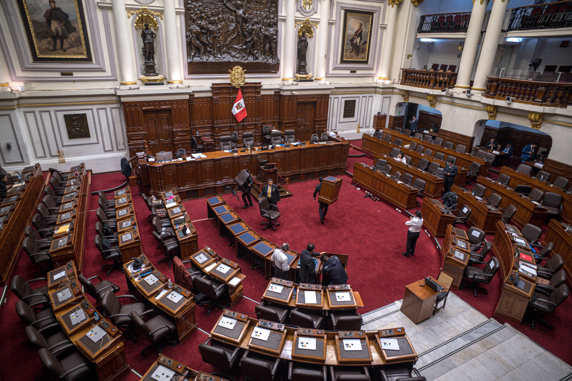Congreso del Perú discute mociones de vacancia contra Dina Boluarte.