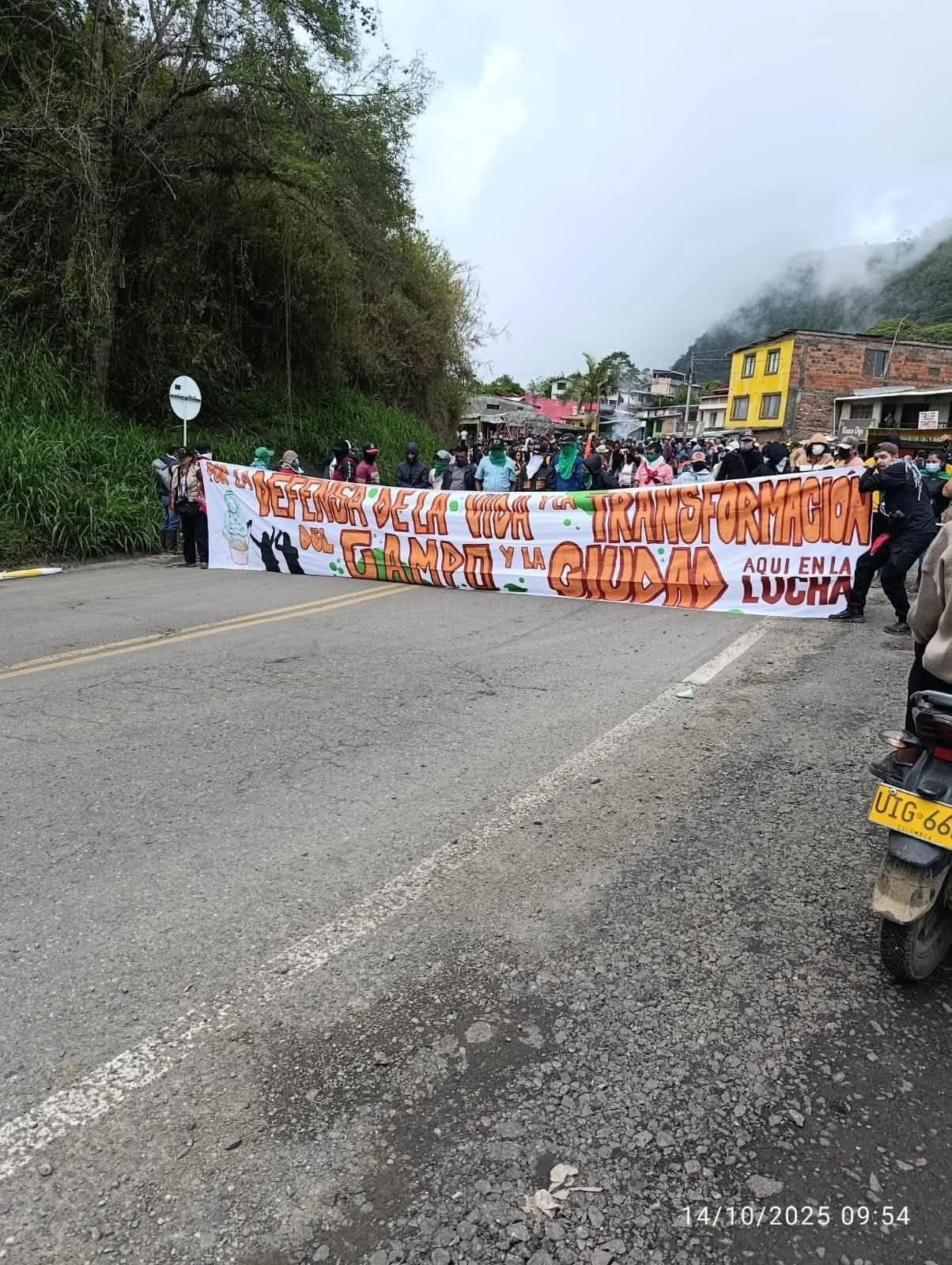 Protesta con bloqueo en la Panamericana.