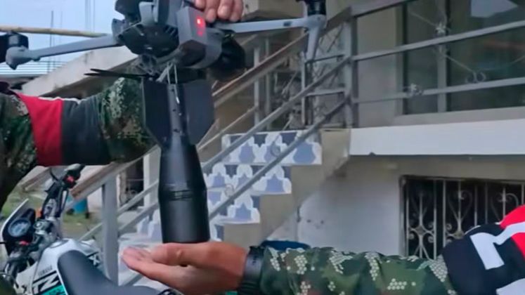 Mindefensa oferă până la 100 de milioane de pesos pentru informații despre operatorii de drone pentru uz criminal