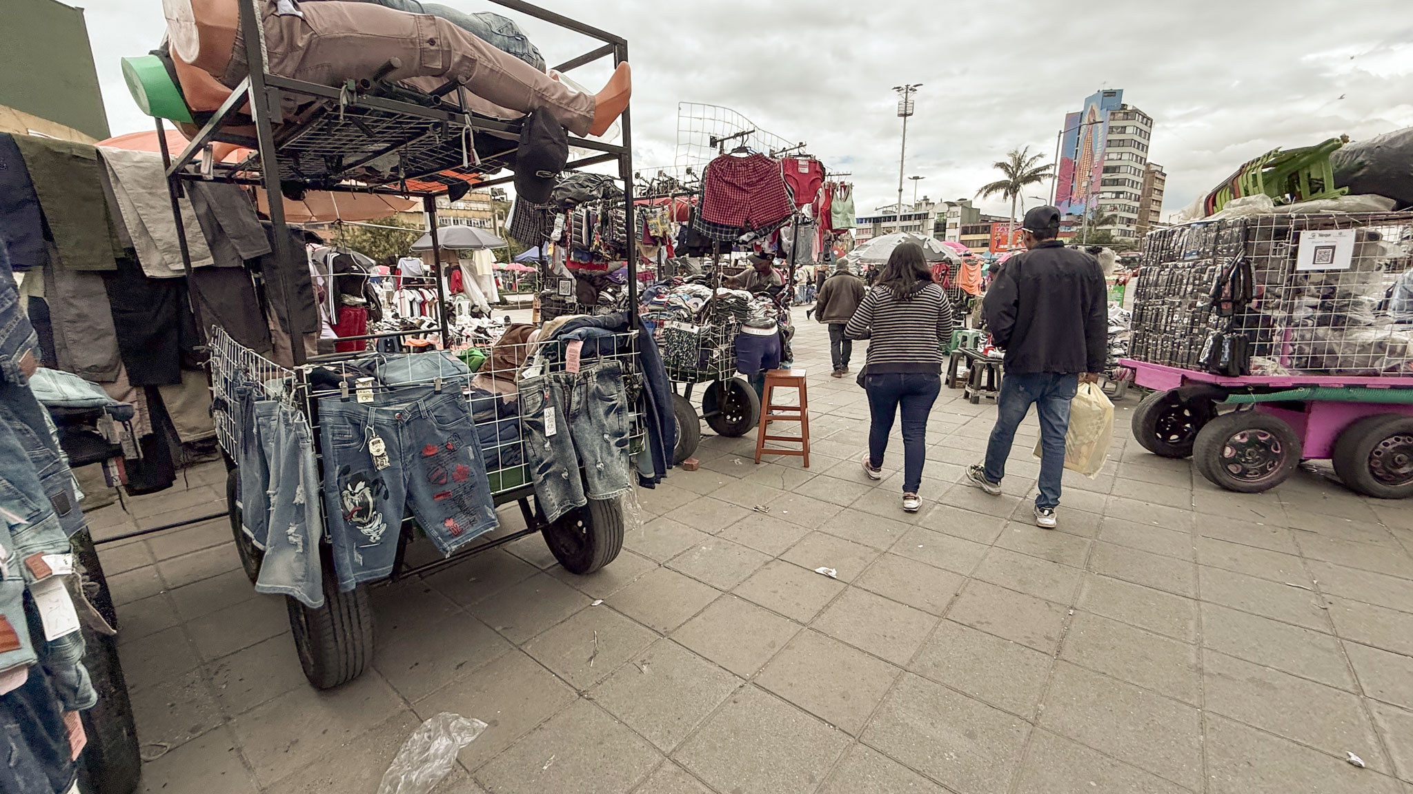 Vendedores en el área la plaza de la Mariposa en San Victorino