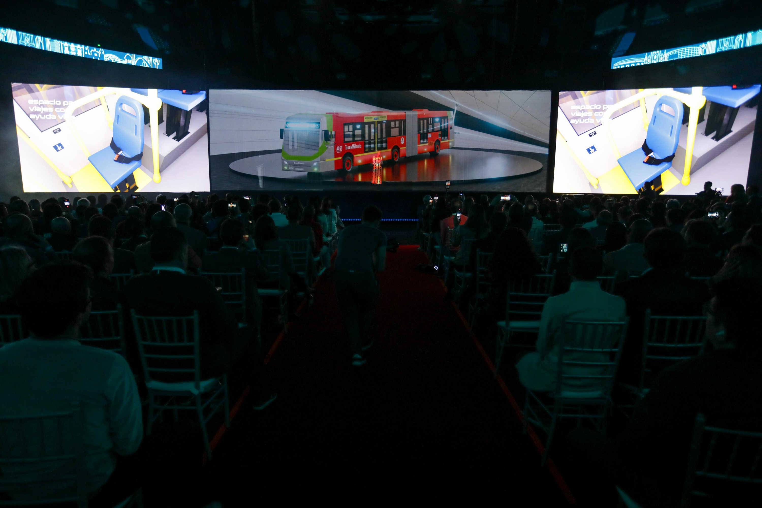 Lanzamiento de la nueva flota eléctrica de Transmilenio que operará en Bogotá para el 2026.