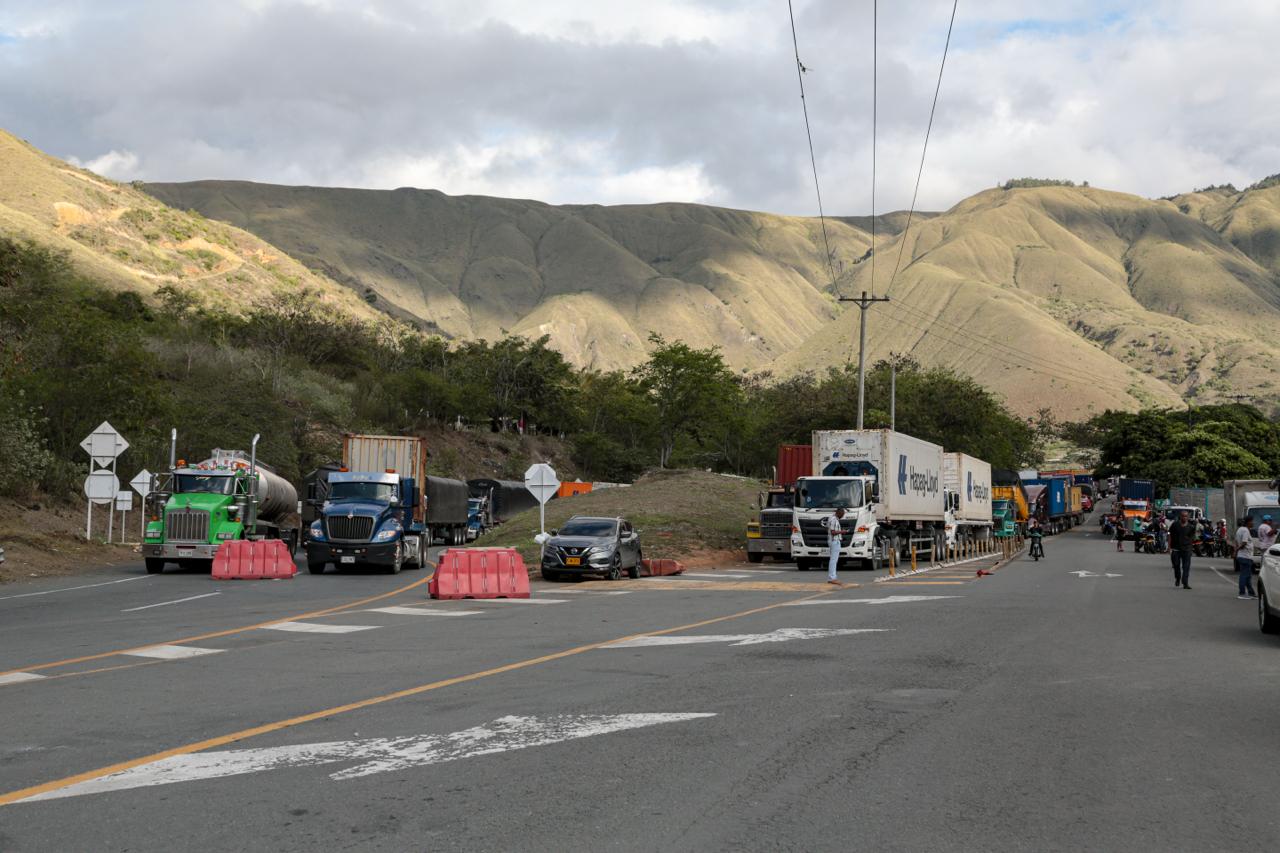 Bloqueos en la vía a Buenaventura.