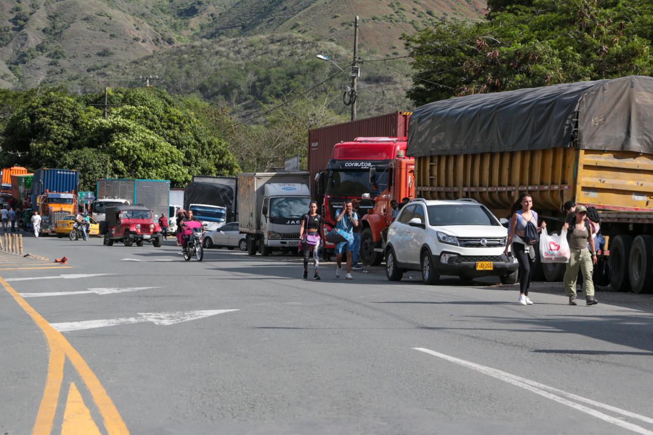 Bloqueos en la vía a Buenaventura.
