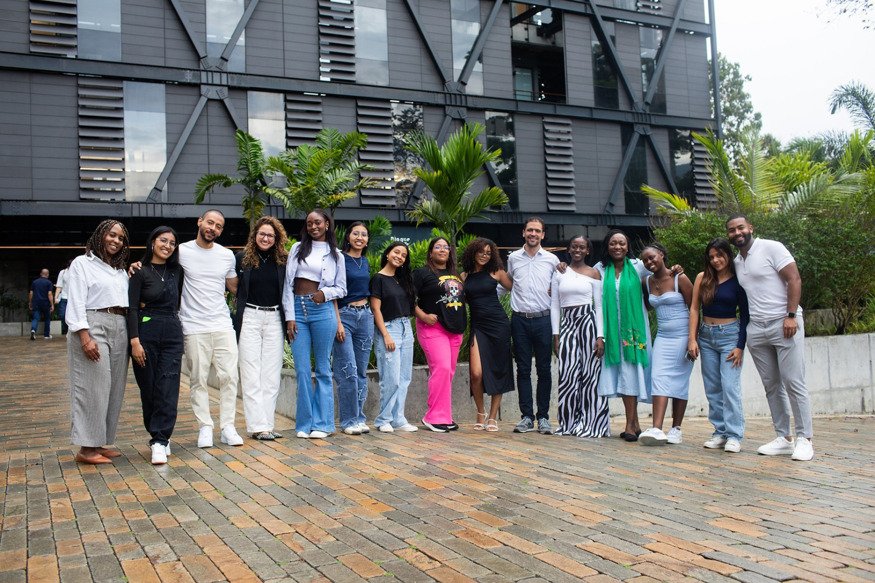 Mujeres indígenas y afro se forman en lo digital en Medellín