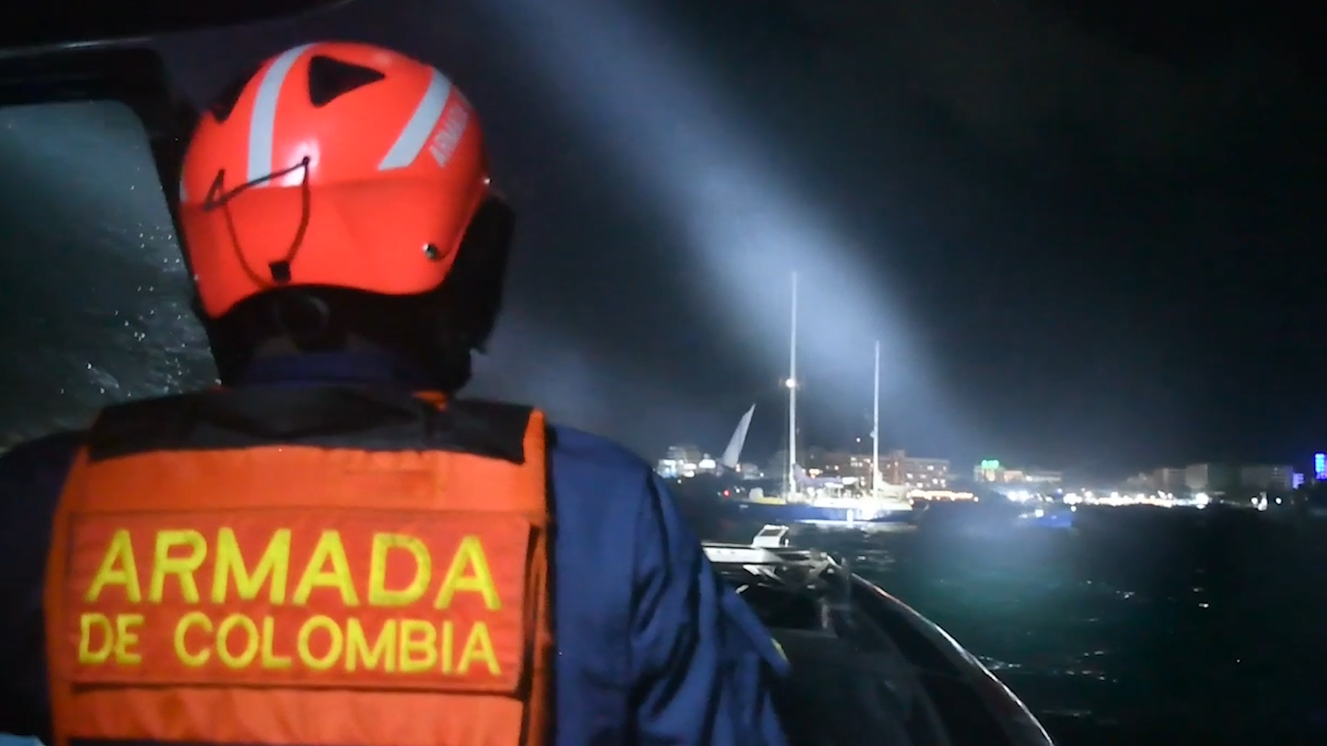 Entre las unidades, hay personal de la Armada.