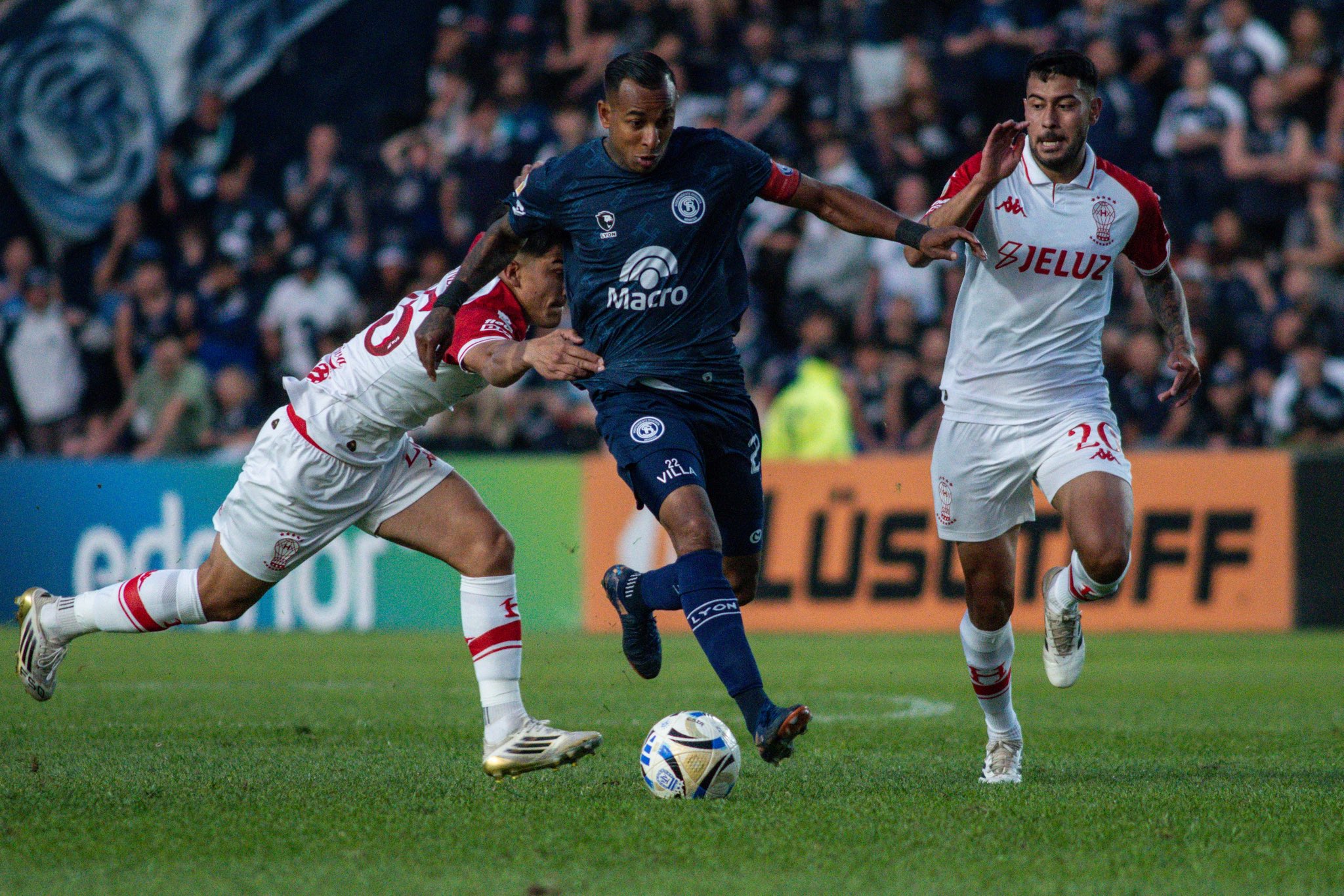 Sebastián Villa, jugador colombiano de Independiente Rivadavia