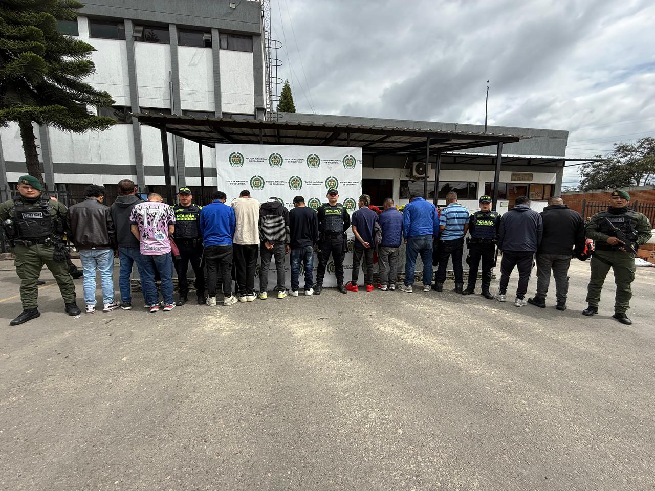 Capturan a 13 personas que intentaban herir una bodega en Fontibón