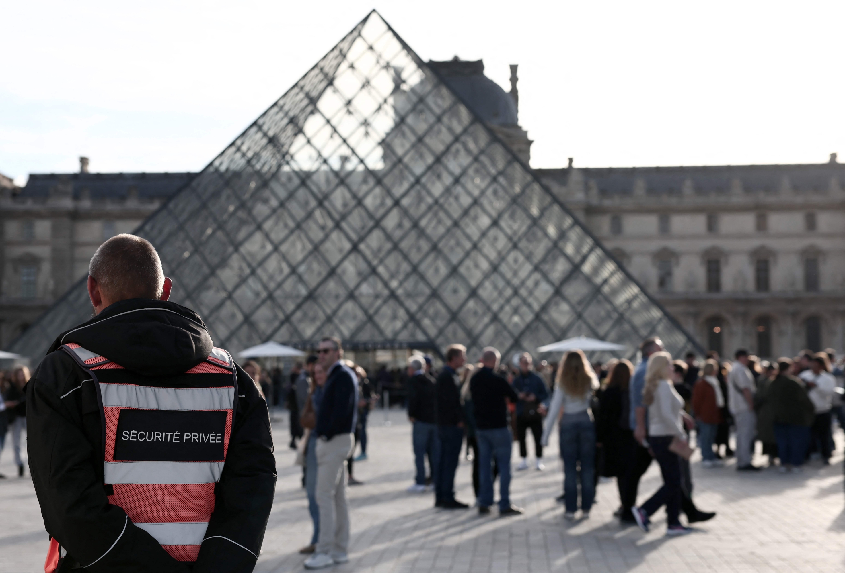 El Museo del Louvre reabrió sus puertas al público la mañana del 22 de octubre de 2025.