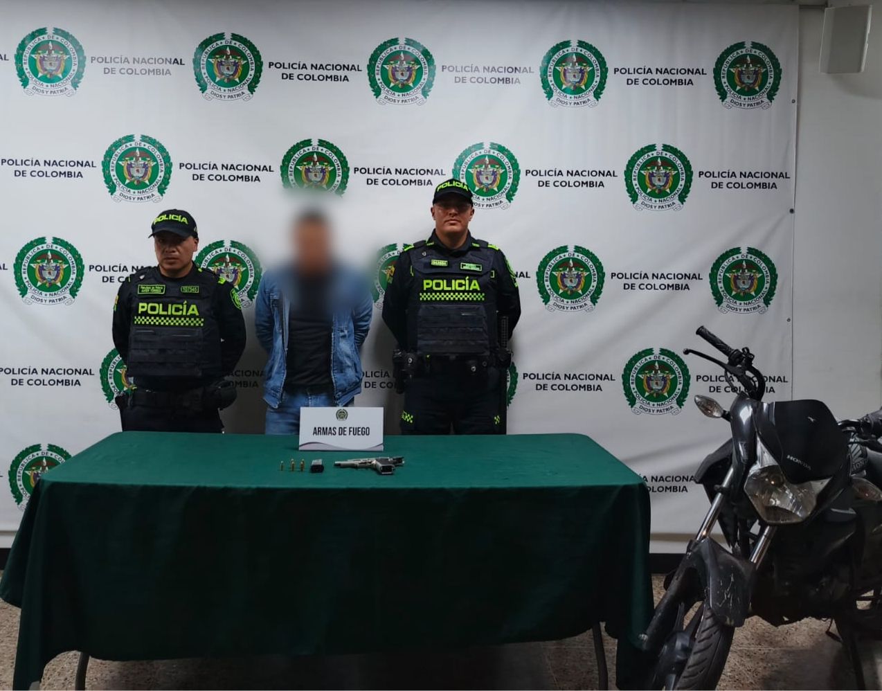 El capturado, de 28 años, tenía antecedentes por hurto y porte ilegal de armas.
