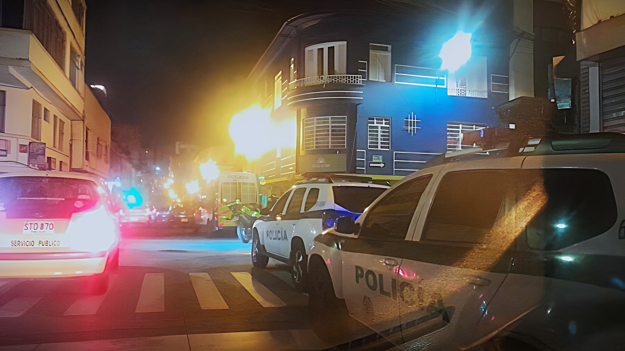 Las autoridades acudieron al parqueadero ubicado en el centro de la ciudad y encontraron el vehículo cuya puerta trasera había sido forzada.