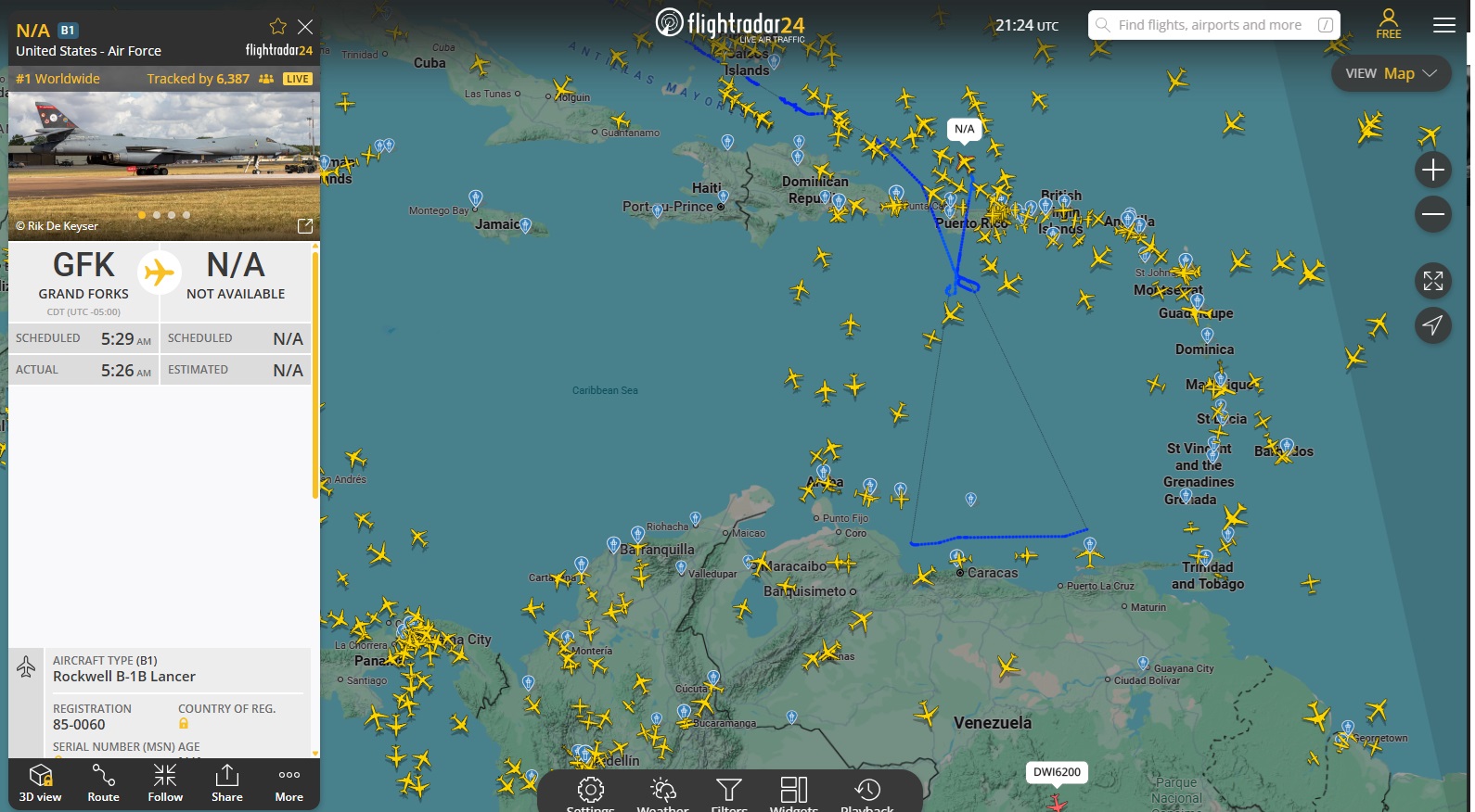 Datos del sitio web Flightradar 24, muestran que los dos bombarderos volaron de manera paralela a la costa venezolana antes de desaparecer de la vista.