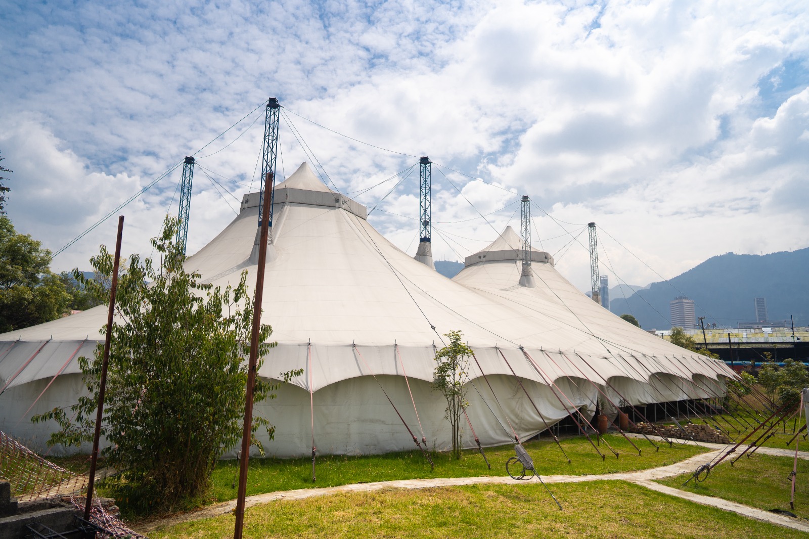 Carpa de la fundación Circo para Todos en la estación de la Sabana