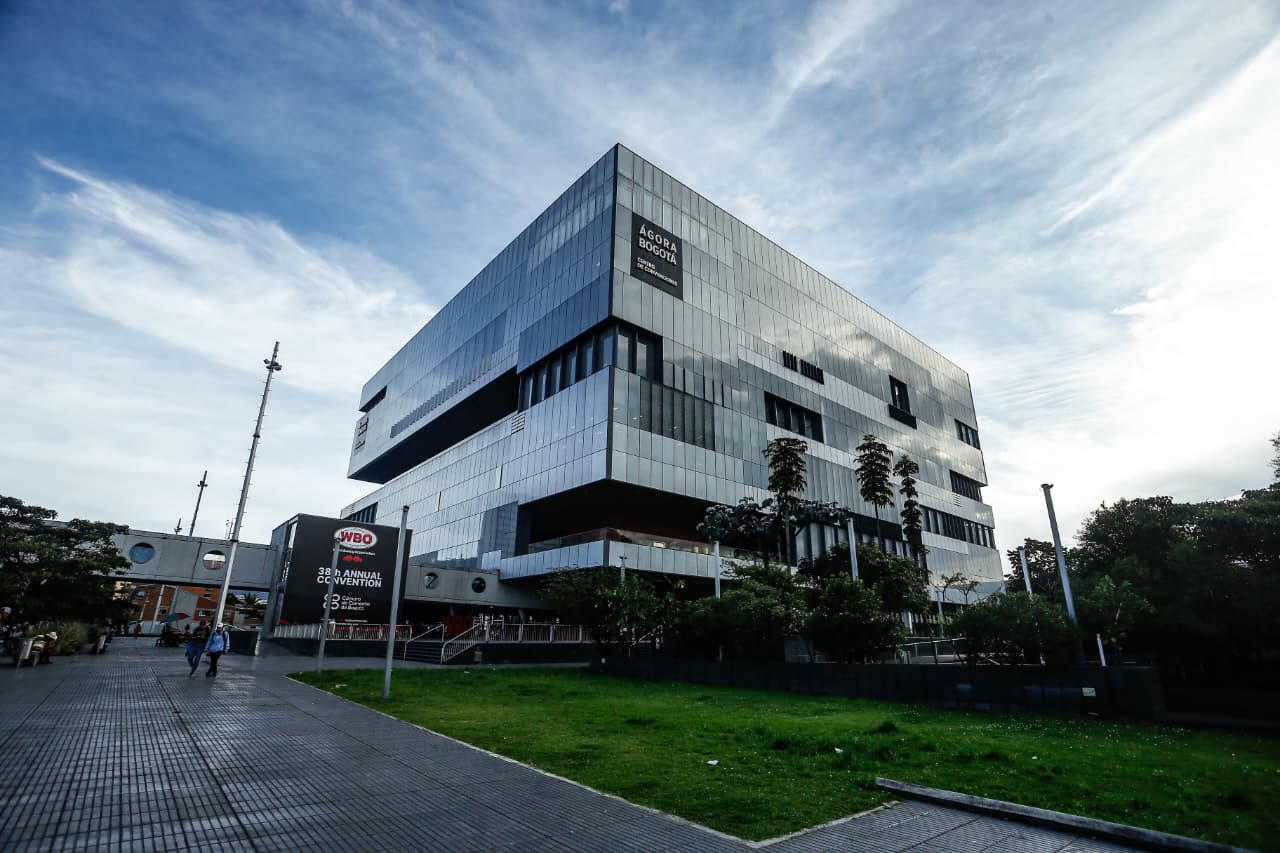 Fachada del Centro de Convenciones Ágora