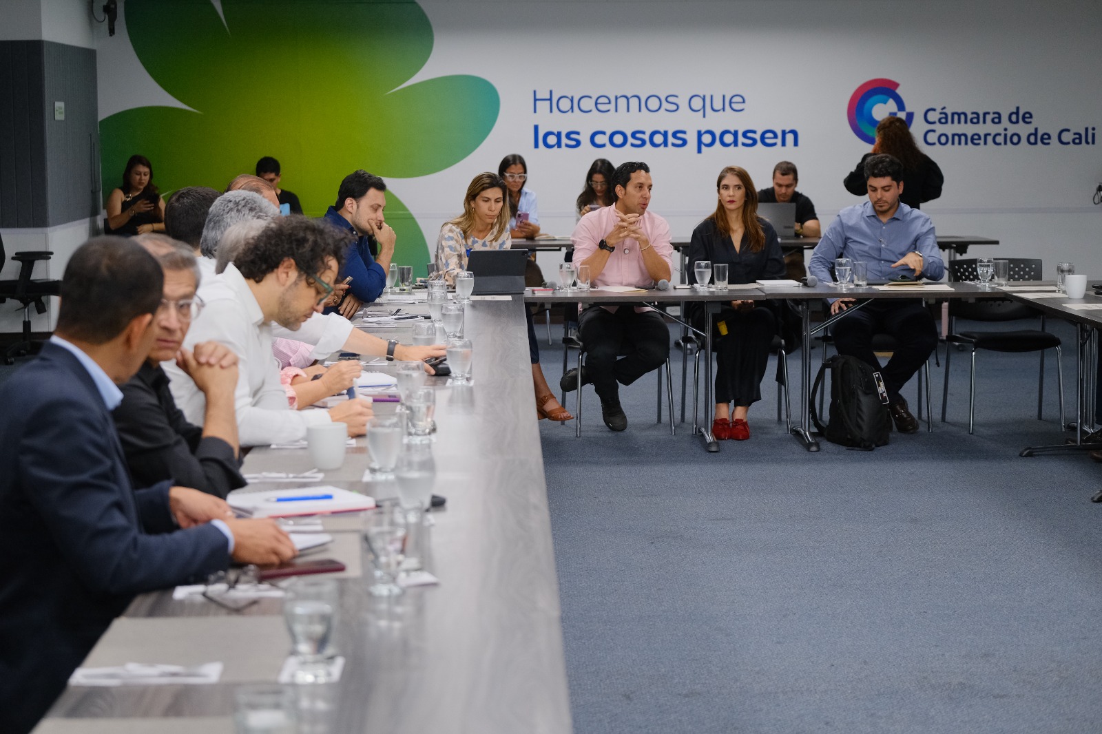 Reunión de gremios y congresistas en Cámara de Comercio de Cali por el tren de cercanías del Valle