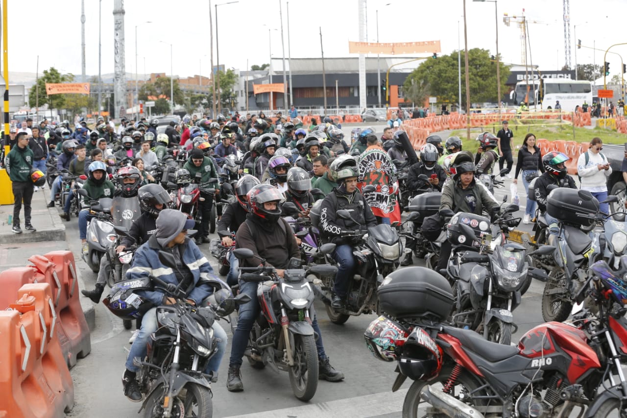Policía y funcionarios de Movilidad adelantan campañas de prevención y control para promover el respeto por las normas de tránsito.