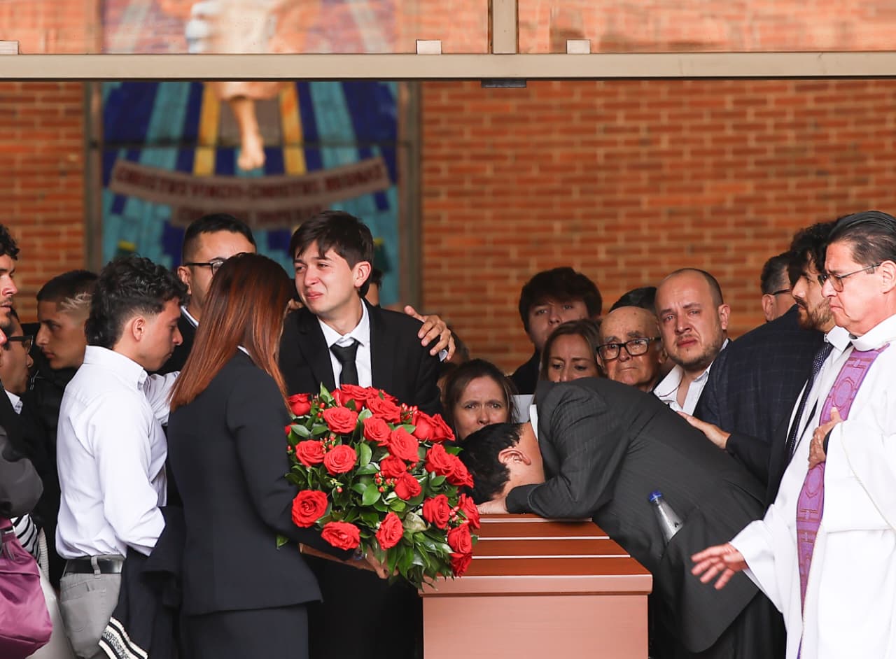 Familiares y amigos despidieron con profundo dolor a Jaime Esteban Moreno en la parroquia Cristo Rey.