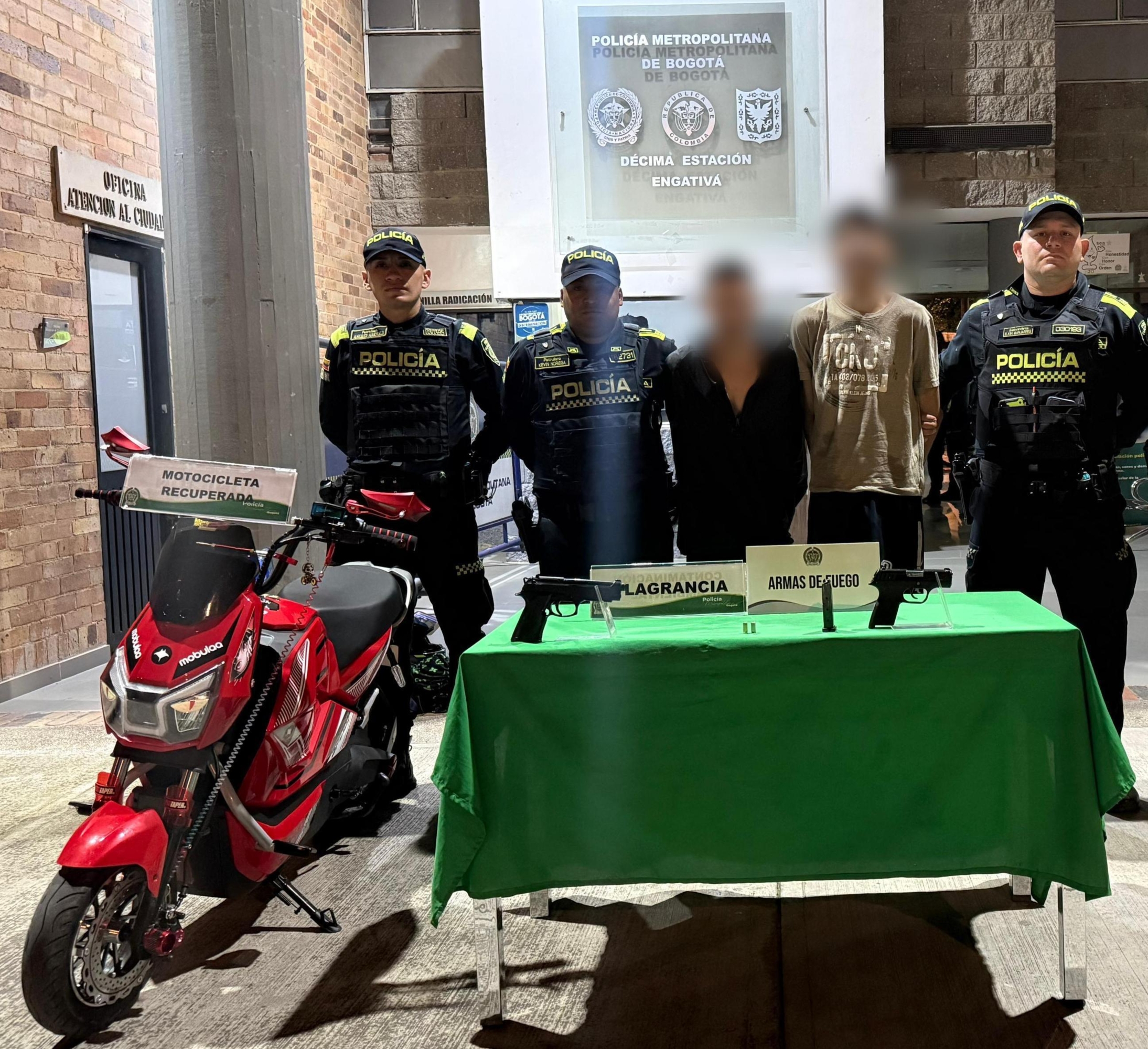 Armas incautadas a los presuntos responsables.